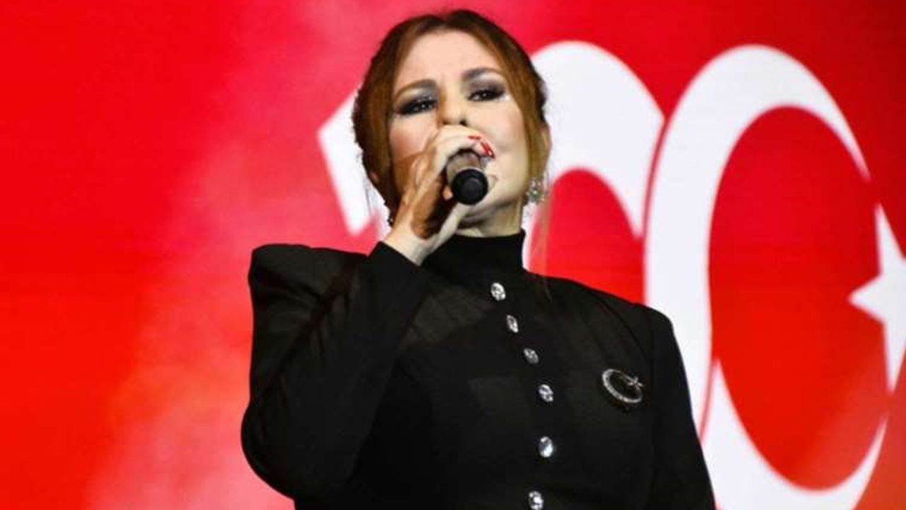 Nilüfer Aliağa'da Cumhuriyet Kutlamasında Sahne Aldı