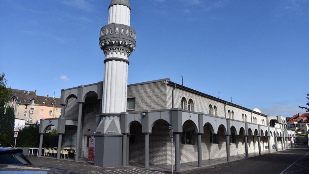Almanya'daki DİTİB Camilerine Irkçı Saldırı