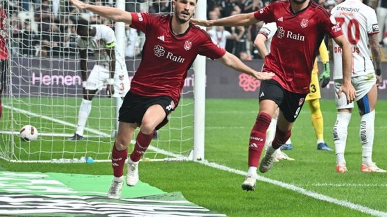 Beşiktaş'ta Cenk Tosun ve Salih Uçan'ın Sözleşme Uzatma Konusu