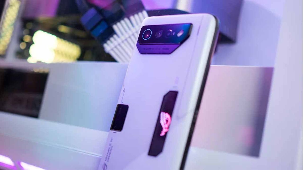 Asus ROG Phone 8, Snapdragon 8 Gen 3 İşlemci İle Geliyor