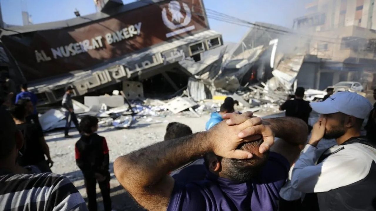 İsrail Savaş Uçakları Gazze'deki Fırını Bombaladı