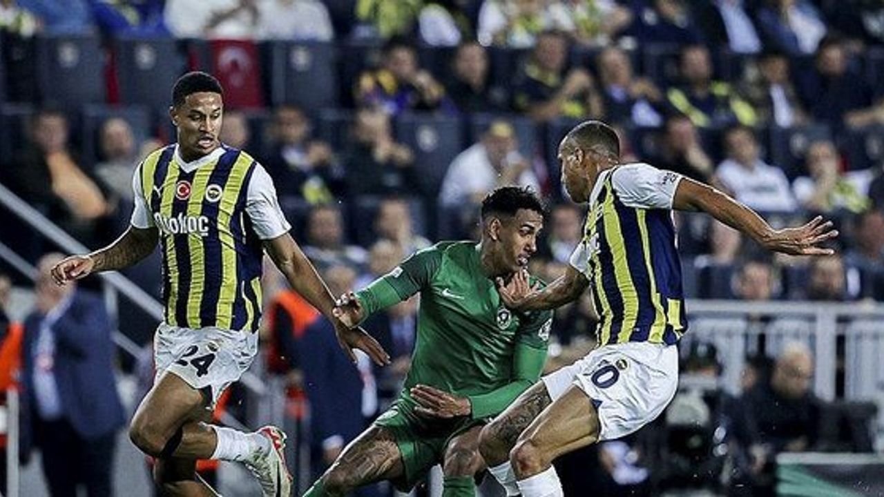 Fenerbahçe'nin Defans Krizi Bulgar Basınında Gündem Oldu