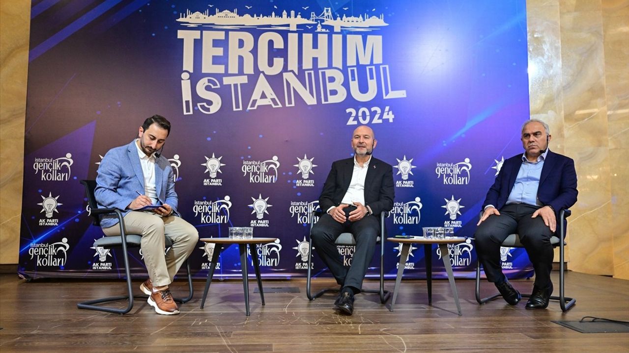 AK Parti İstanbul Gençlik Kolları 'Tercihim İstanbul 2024' Programını Düzenledi