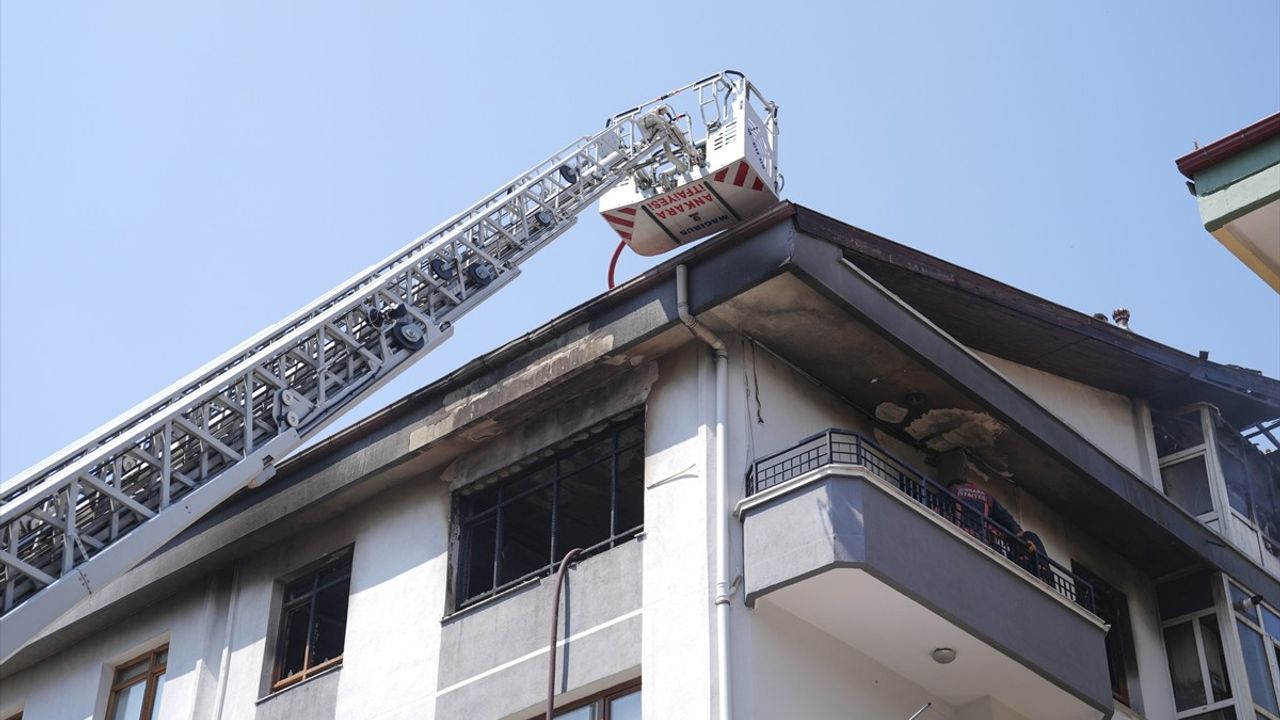 Ankara'da Yangında Mahsur Kalan Çocuğu İtfaiye Kurtardı