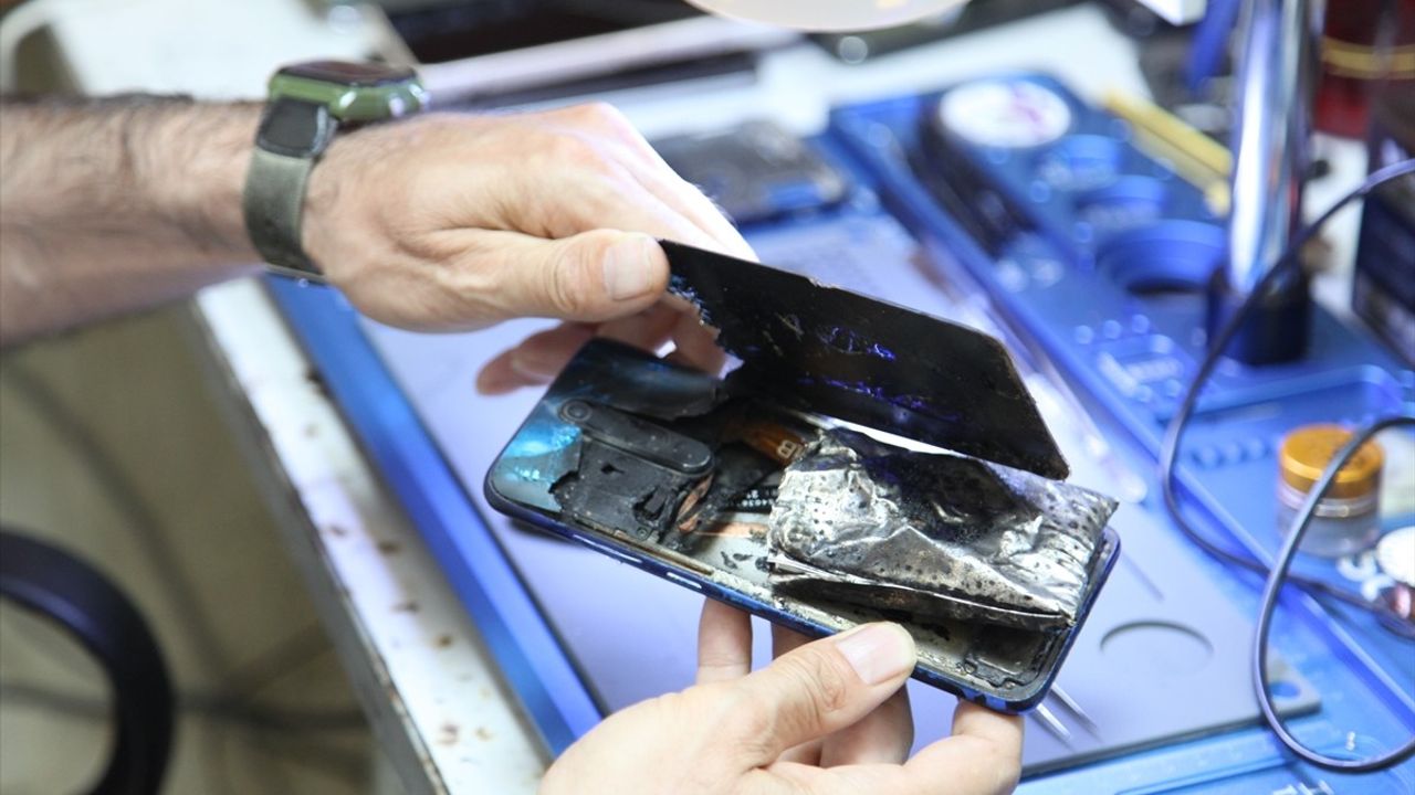 Bitlis'te Telefon Bataryası Patladı: Güvenlik Kamerası Kaydetti