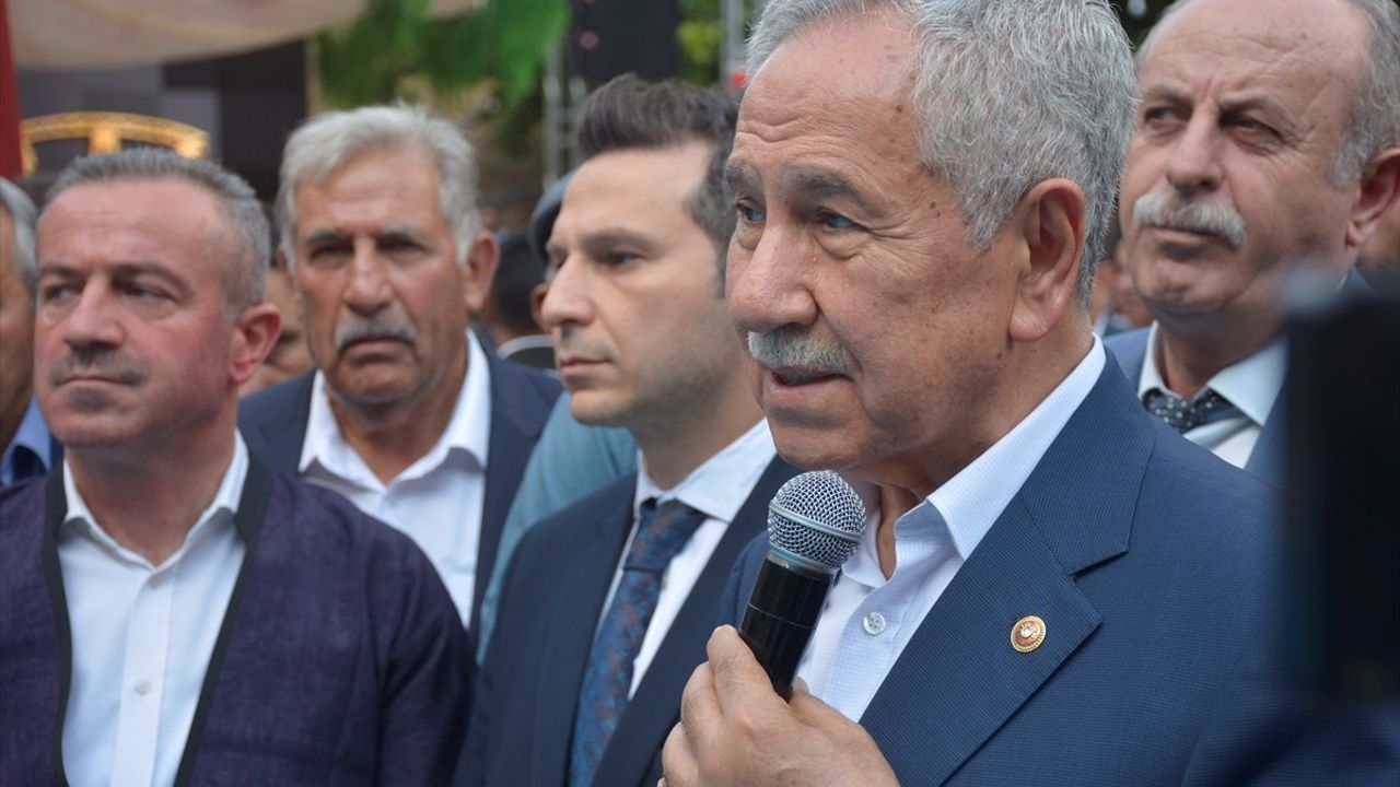 Bülent Arınç Hakkari'de Düğün Törenine Katıldı