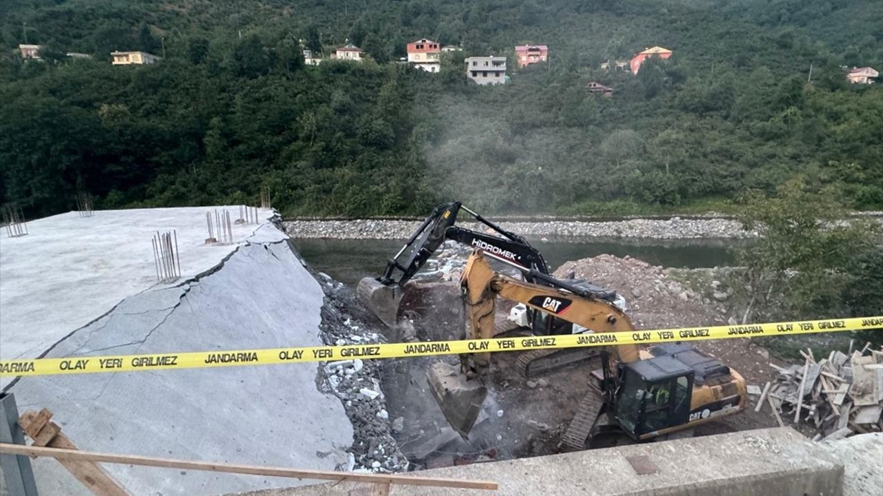 Giresun'daki Taşkın Riskine Karşı Yapılar Yıkılıyor