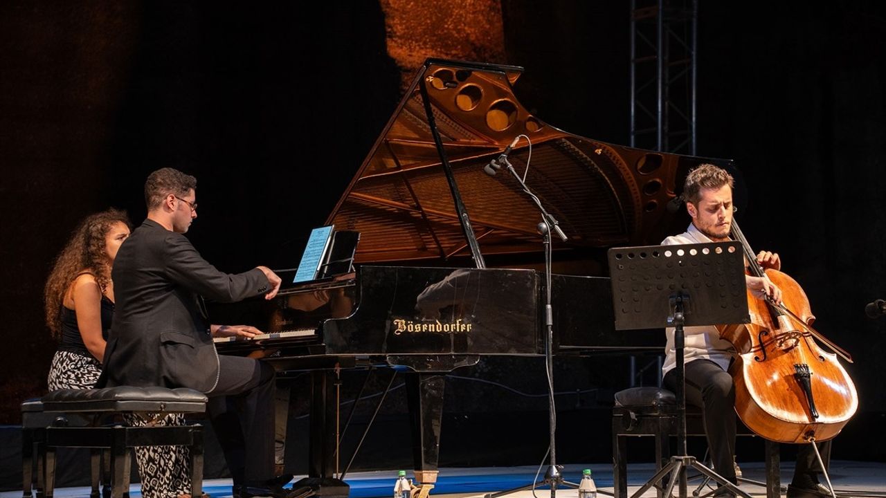 Gümüşlük Müzik Festivali'nde Baltacıgil ve Esen Konser Verdi