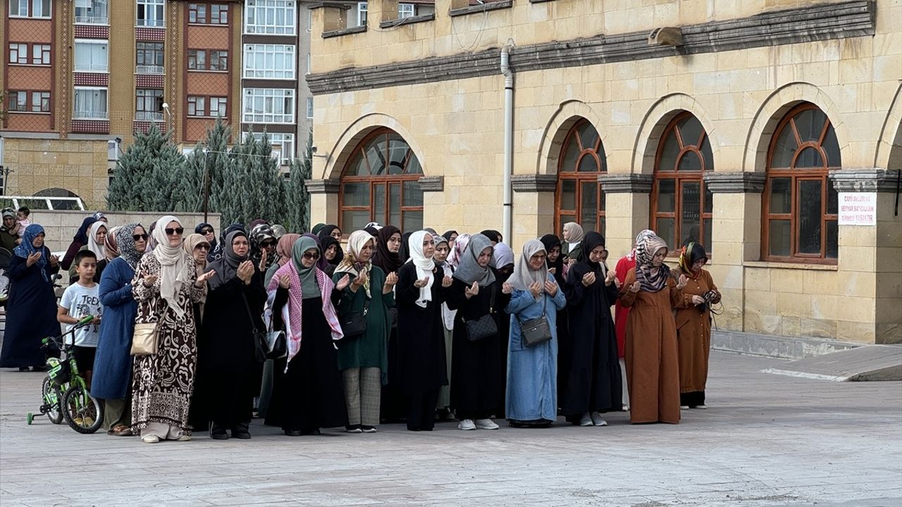 Hamas Lideri İsmail Heniyye İçin Gıyabi Cenaze Namazı Düzenlendi