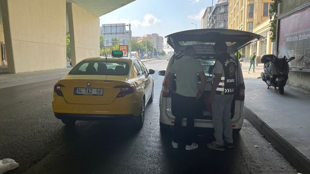 İstanbul'da Taksimetre Açmadan Fiyat Söyleyen Taksiciye Cezai İşlem