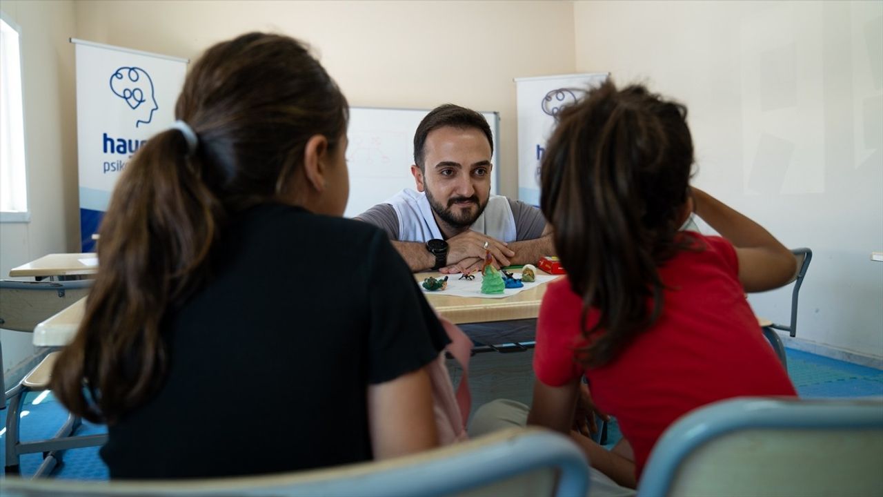 İyilik Çatısı Projesi Hatay'da Depremzede Çocuklara Umut Sunuyor