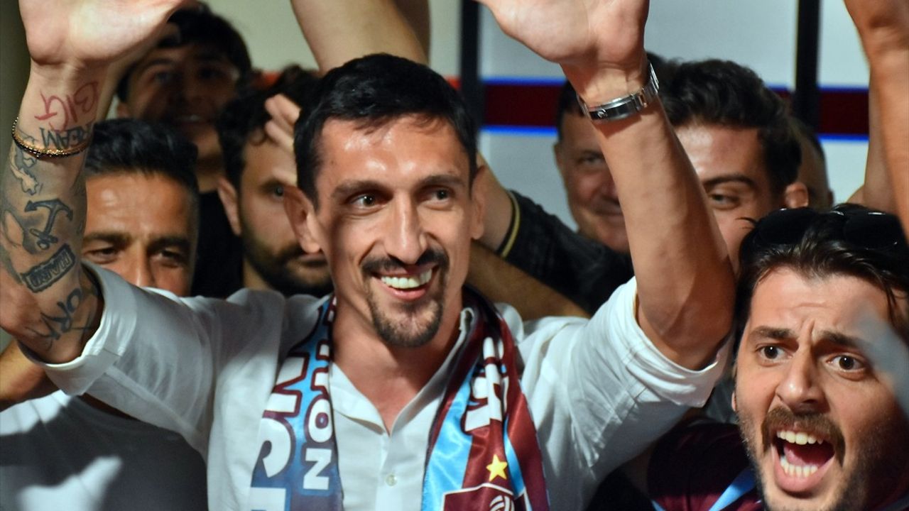 Karadağlı Futbolcu Stefan Savic Trabzonspor İçin İmza Aşamasında