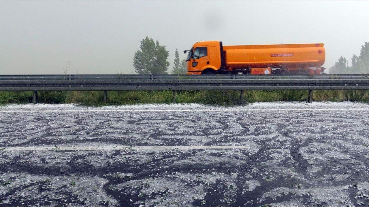 Kars'ta Dolu Yağışı Hayatı Olumsuz Etkiledi