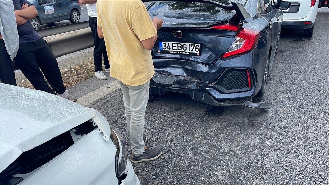 Kartal'da Zincirleme Trafik Kazası D-100'de Yoğunluk Yarattı