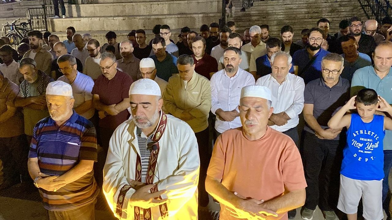 Kırşehir'de Gıyabi Cenaze Namazı: İsmail Heniyye'ye Saygı Duruşu