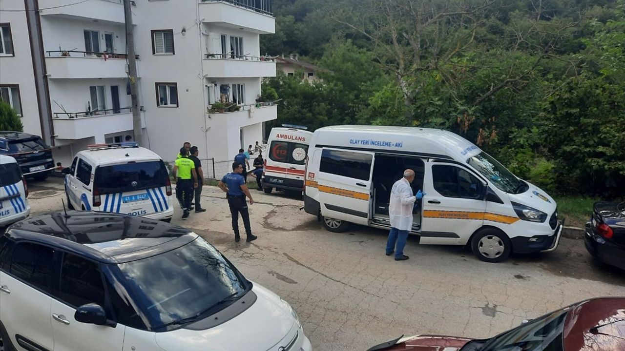 Kocaeli'de Eski Eşine Silahlı Saldırı: Bir Kişi Hayatını Kaybetti