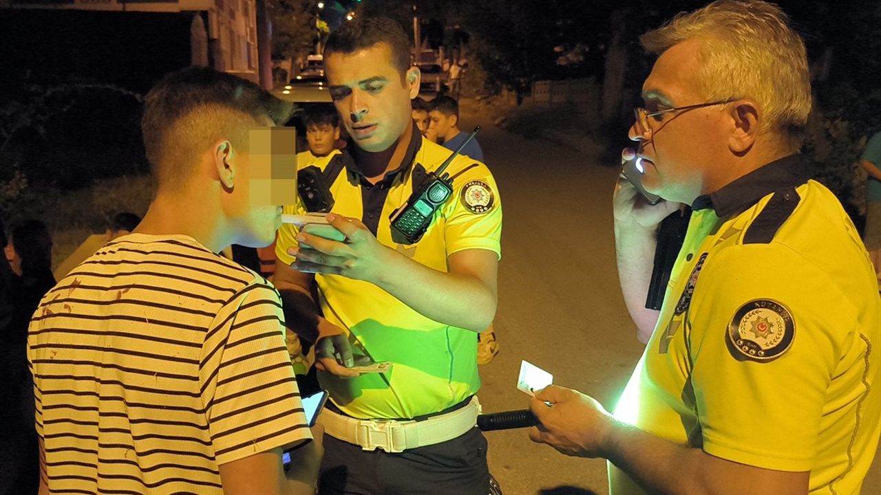 Kütahya'da 14 Yaşındaki Çocuk Alkollü Araç Kullanırken Kaza Yaptı