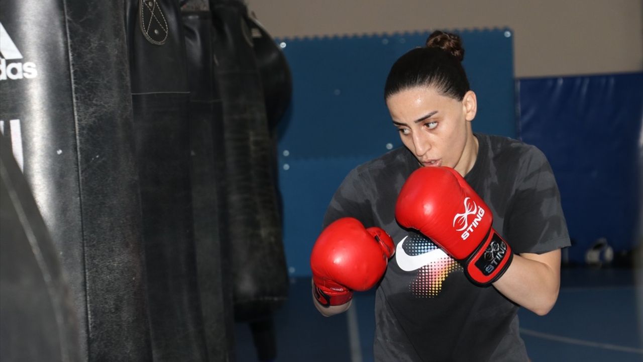 Milli Boksör Gizem Özer, Paris 2024'te Madalya Hedefliyor