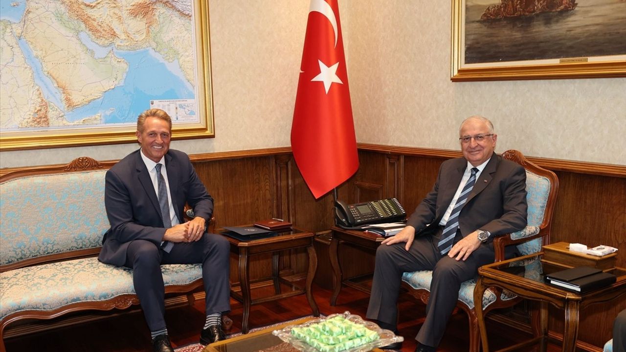 Milli Savunma Bakanı Güler, ABD'nin Ankara Büyükelçisi Flake ile Görüştü