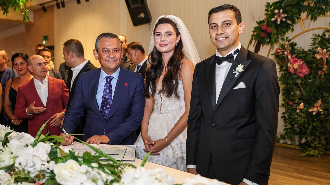 Özgür Özel, Gençlik Kolları Genel Başkanı Killik'in Düğününe Katıldı