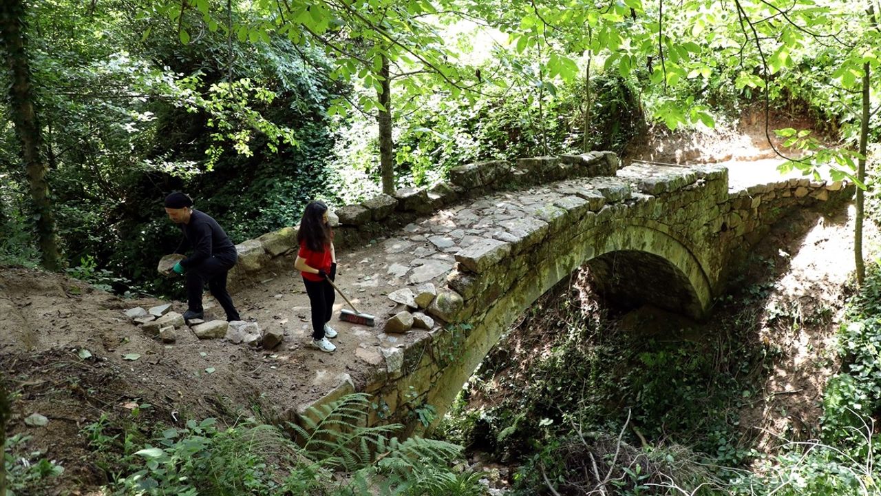 Rize'de Baba Kızın Köprü Temizliği Geçmişe Saygı