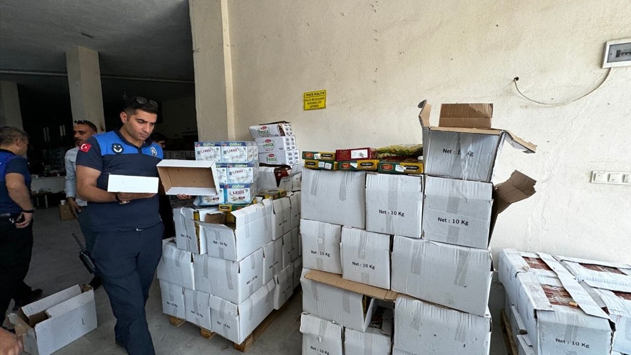 Şanlıurfa'da Son Kullanma Tarihi Geçmiş Şeker ve Lokum İmha Edildi