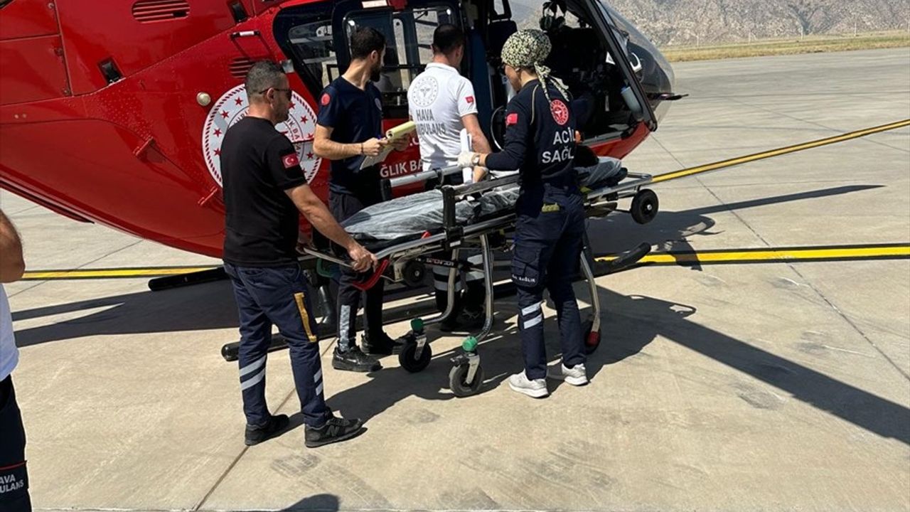 Şırnak'ta Ambulans Helikopterle 3 Yaşındaki Çocuğun Hayatını Kurtarma Çabası