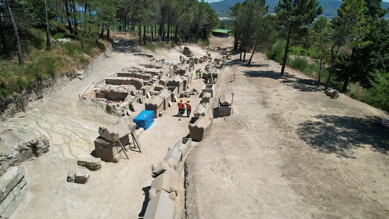 Tios Antik Kenti'nde Roma Dönemine Ait Nekropol Alanı Gün Işığına Çıkıyor