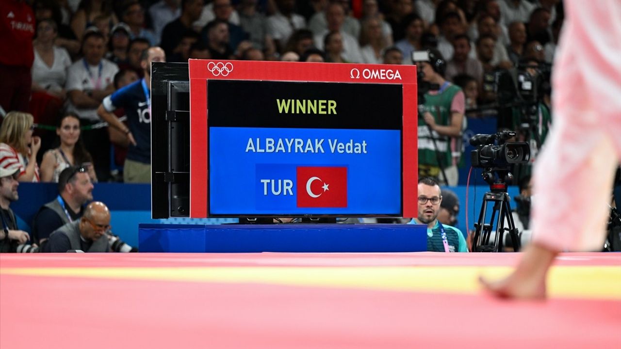 Vedat Albayrak, Paris 2024 Olimpiyatları'nda Son 16 Turu'na Yükseldi