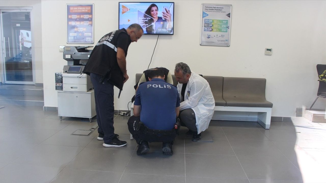 Yalova'da Bıçaklı Tehdit: Boşanma Aşamasındaki Koca Polis Tarafından Yaralandı