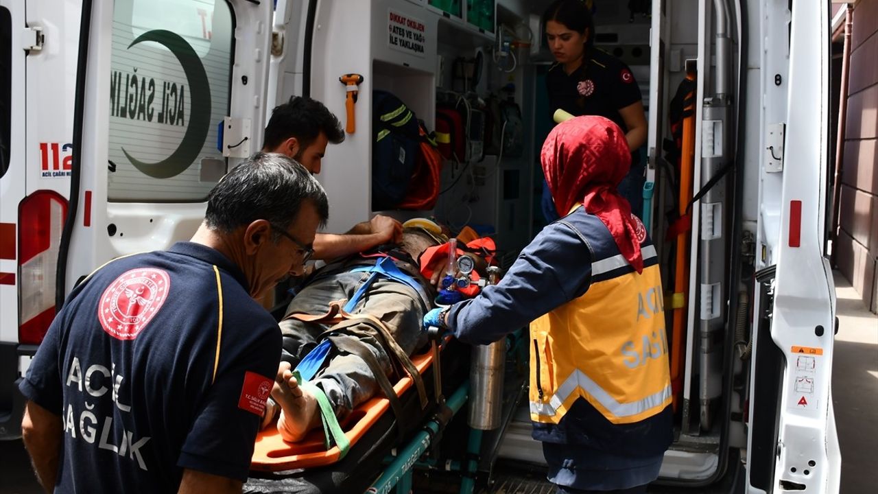 Adıyaman'da İnşaatta İskelenin Çökmesi: 3 İşçi Yaralandı