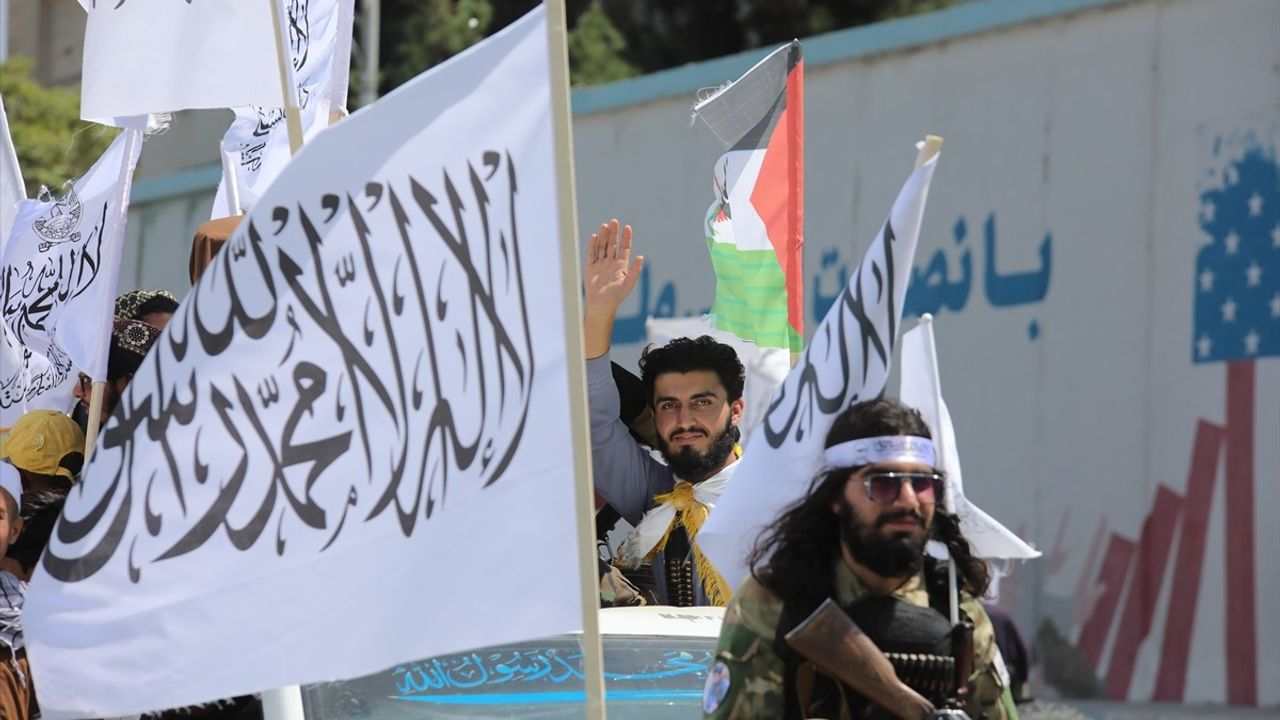 Afganistan Yönetimi Üçüncü Yıl Kutlamasını Begram Üssü'nde Gerçekleştirdi