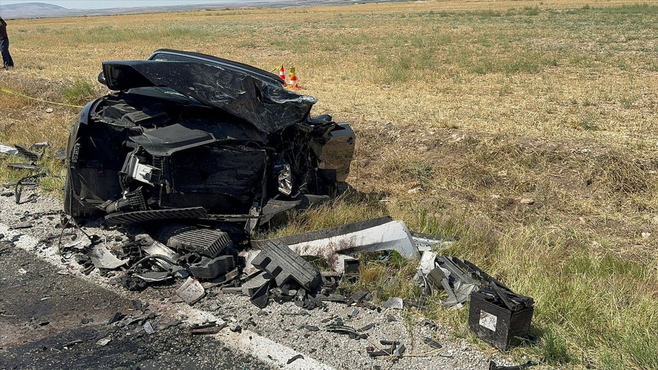 Afyonkarahisar'da Trafik Kazası: 1 Ölü, 4 Yaralı