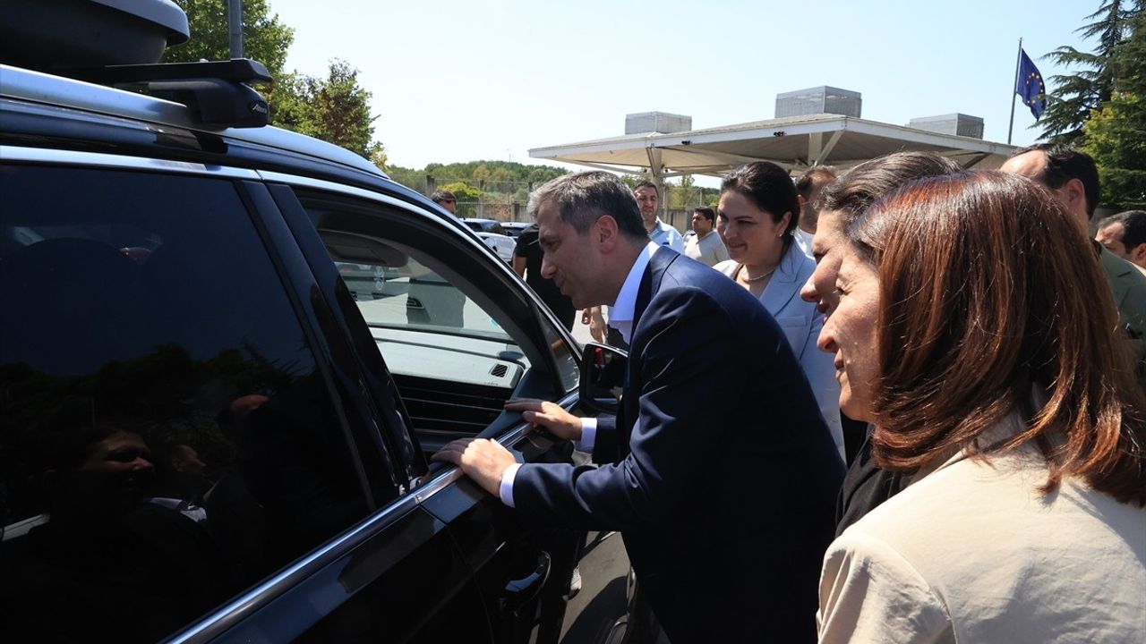 AK Parti Genel Başkan Yardımcısı Sırakaya Kapıkule'de Gurbetçileri Uğurladı