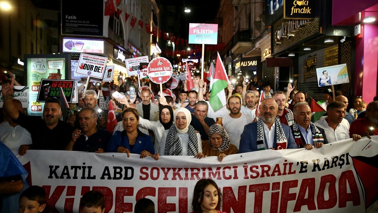 AK Partili Kaya, Giresun'da Filistin İçin Yürüyüşe Katıldı