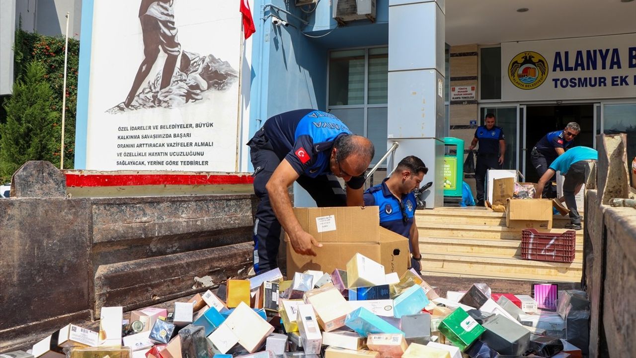 Alanya'da 7 Bin 857 Şişe Sahte Parfüm Ele Geçirildi