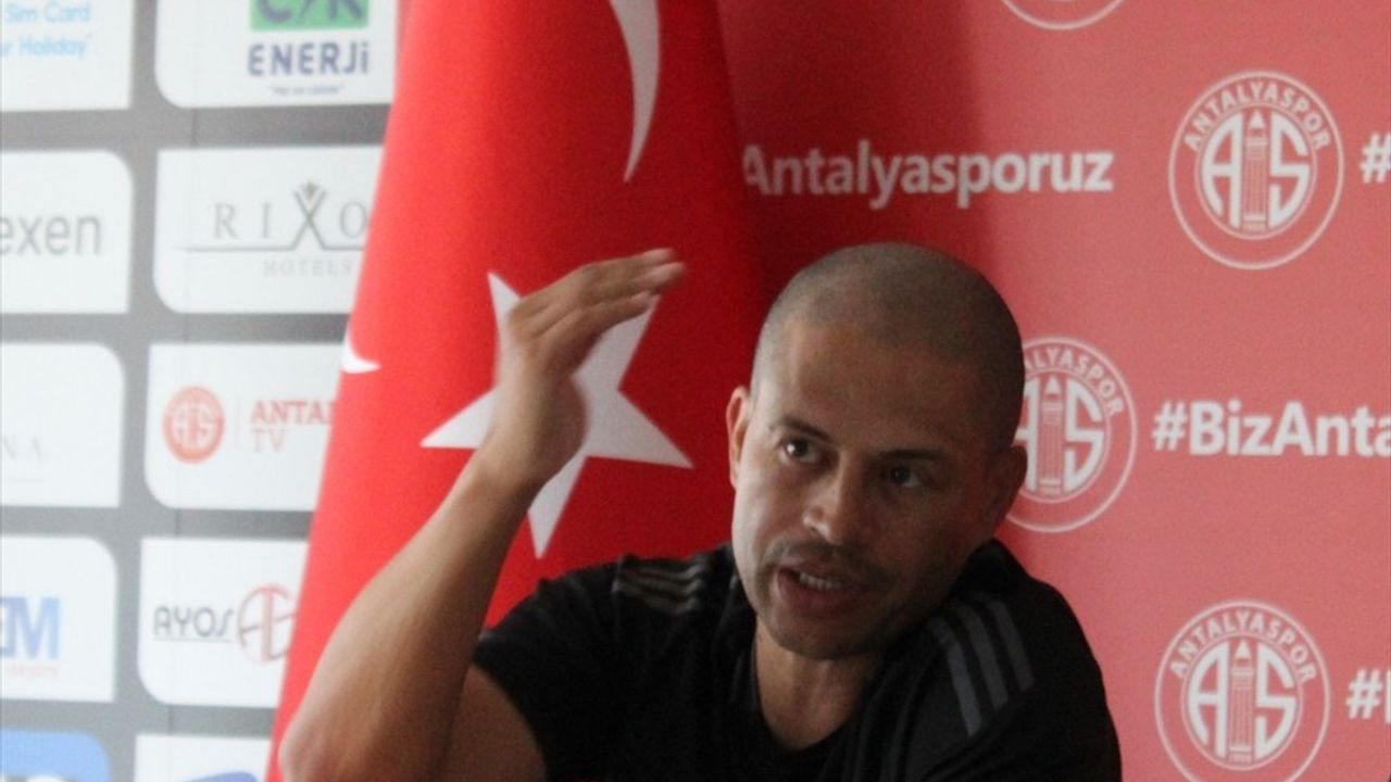 Alex de Souza: Antalyaspor'un Geleceği İçin Yeni Oyuncular Şart