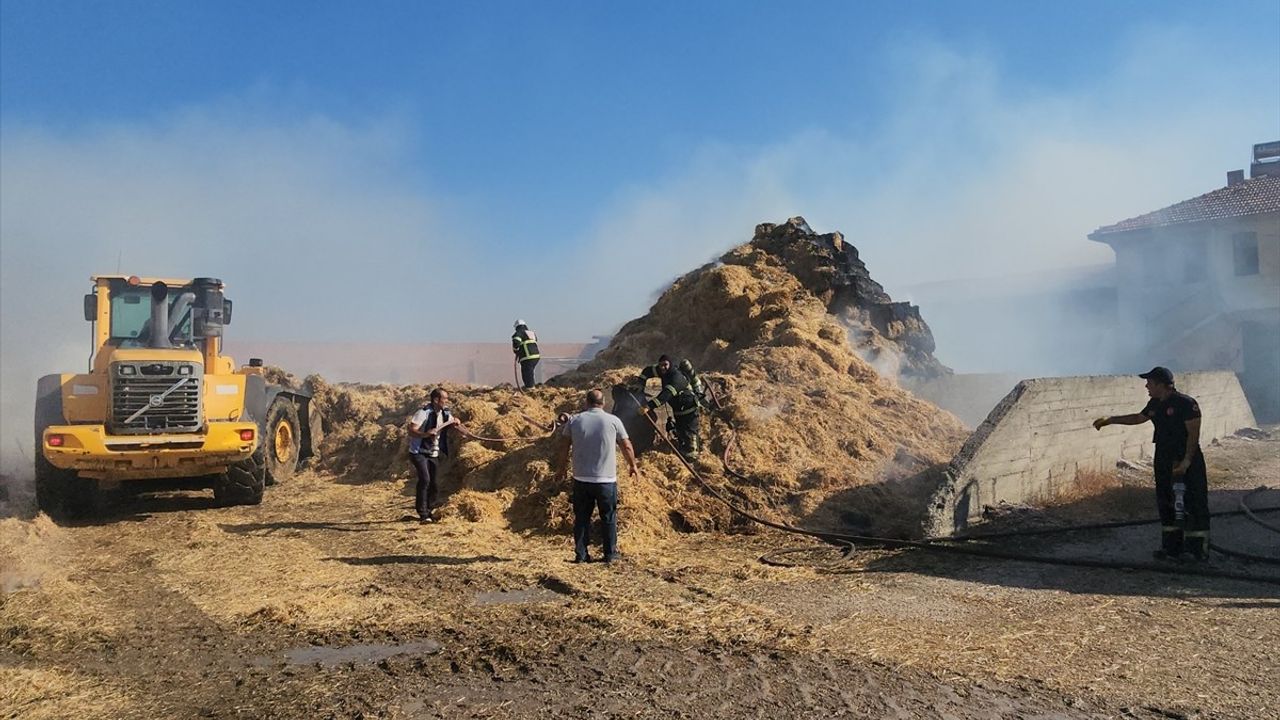Amasya'da Samanlık Yangını: 80 Ton Saman Küller İçinde Kaldı