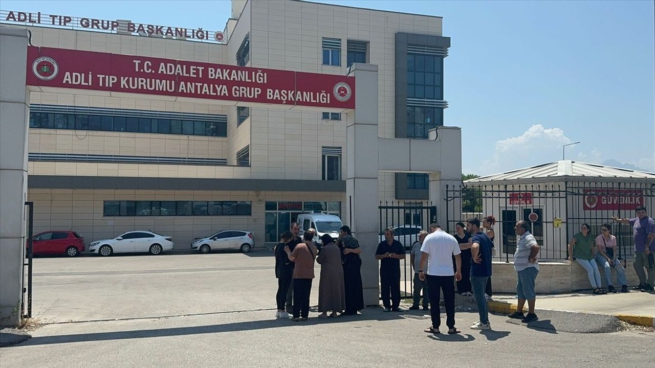 Antalya'da Çekici Cinayeti: Düğün Hazırlığı Yapan Genç Hayatını Kaybetti