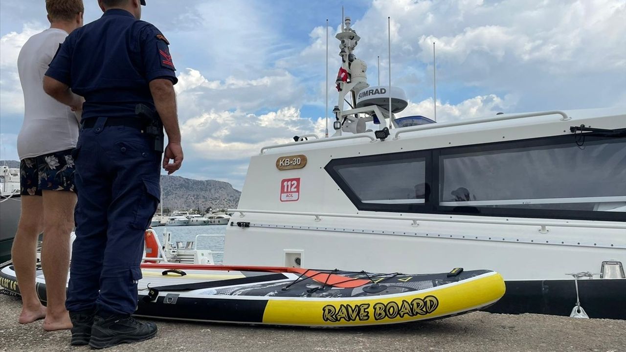 Antalya'da İzinsiz Kürek Sörfü Kiralayan İki Yabancı Gözaltına Alındı