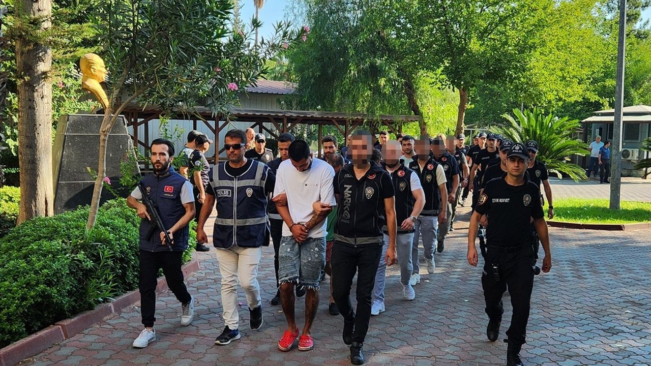 Antalya'da Uyuşturucu Operasyonu: İki Şüpheli Tutuklandı