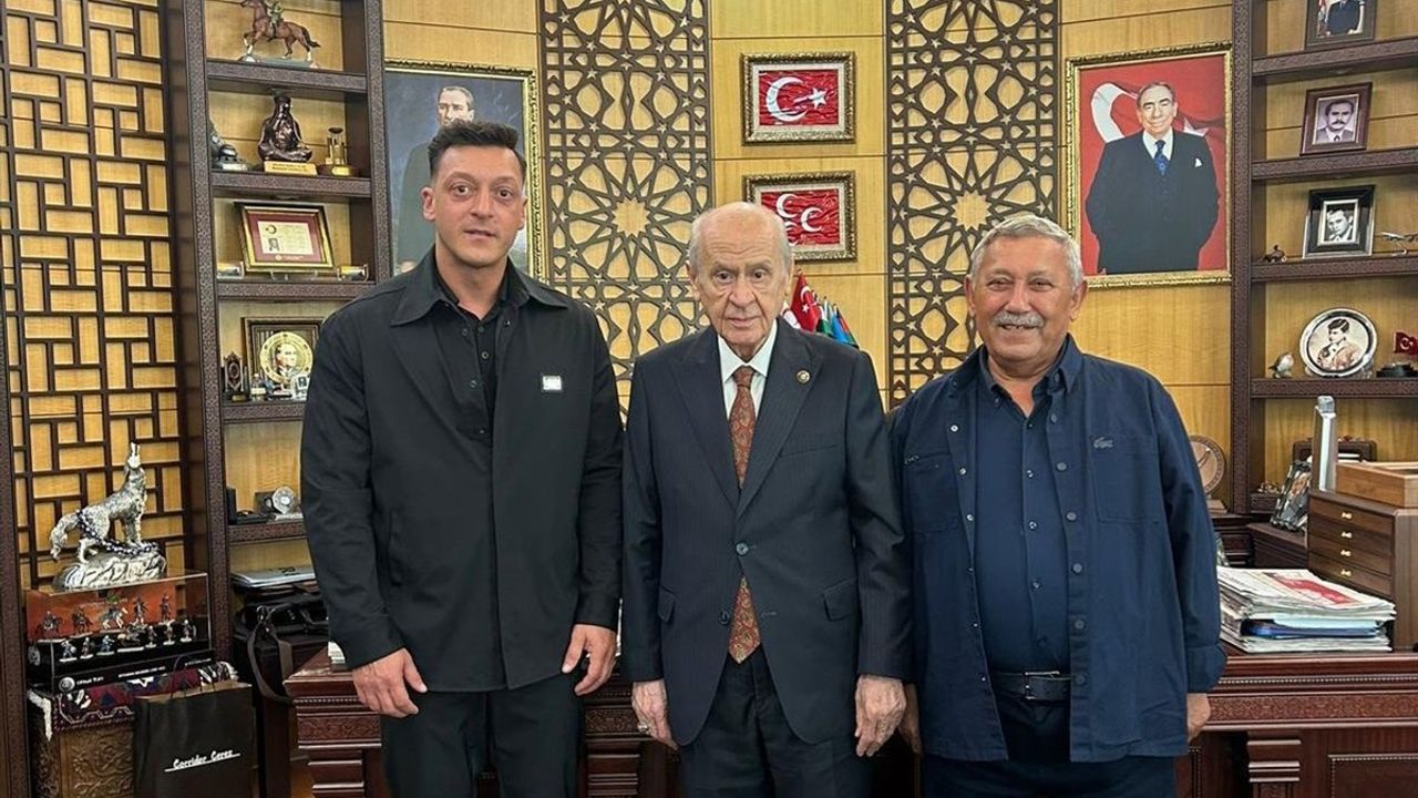 Bahçeli, Mesut Özil'i Makamında Ağırladı