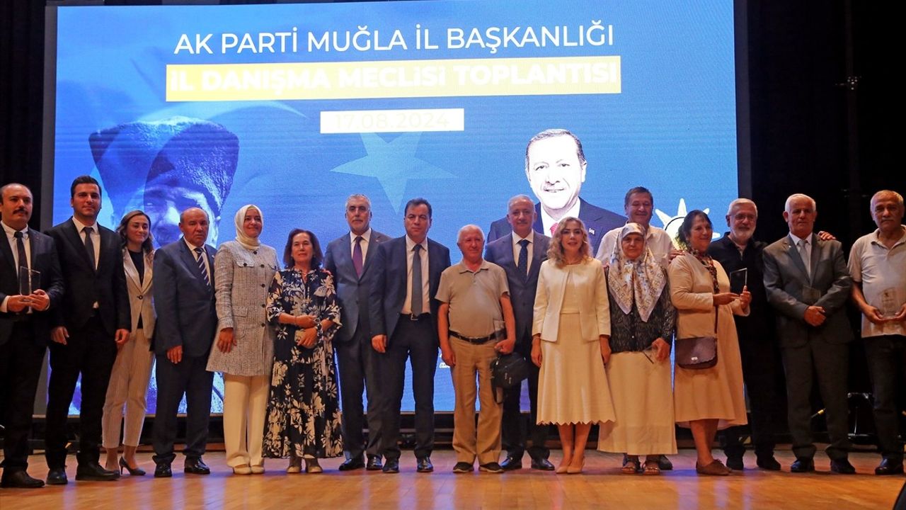 Bakan Işıkhan, Muğla'da AK Parti Danışma Toplantısında Önemli Mesajlar Verdi