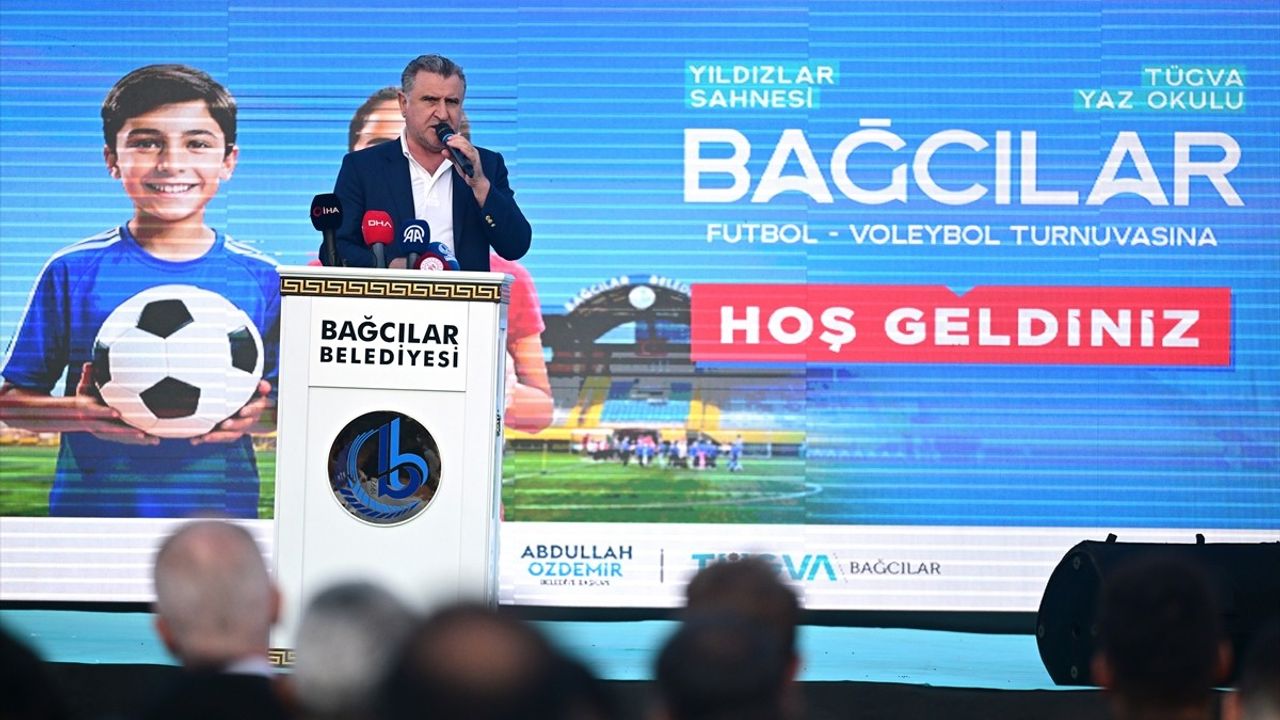 Bakan Osman Aşkın Bak, Bağcılar'da Geleceğin Sporcularıyla Buluştu
