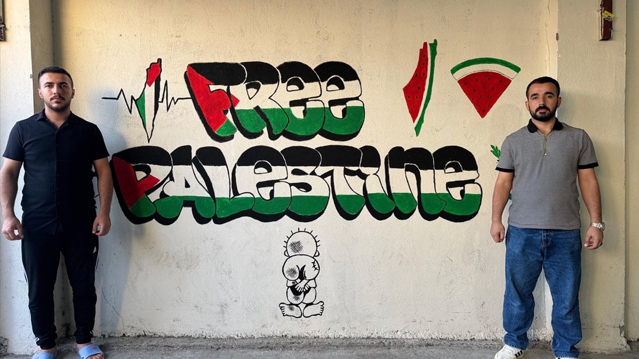 Batmanlı Sanatçı, Filistin'e Destek İçin Duvarları Renklendiriyor