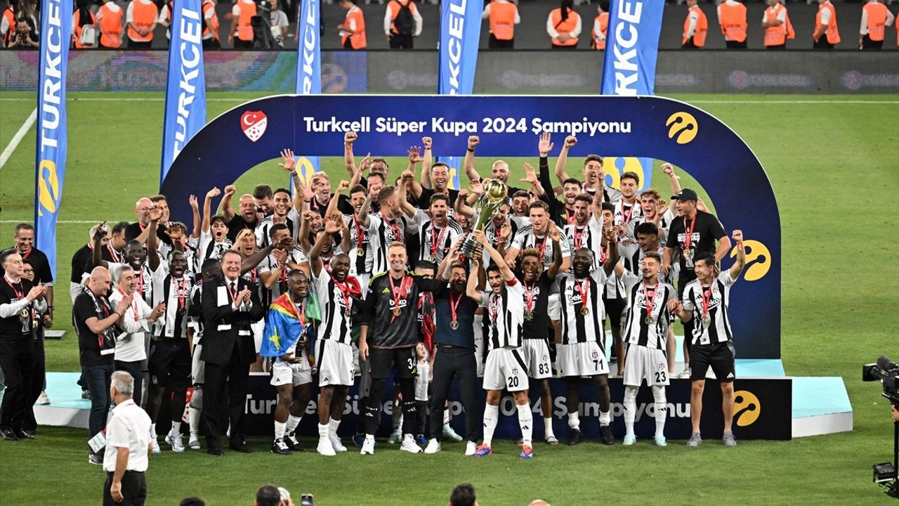 Beşiktaş, Turkcell Süper Kupa'yı 5-0'la Kazandı