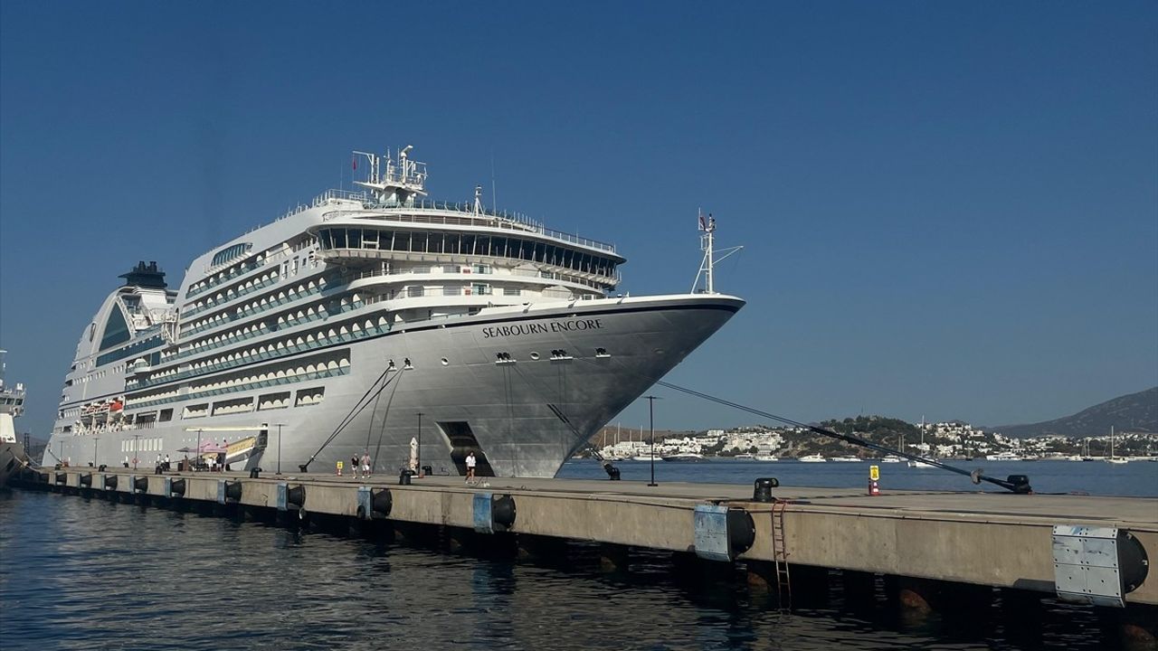 Bodrum'a Seabourn Encore Kruvaziyeri Ziyareti