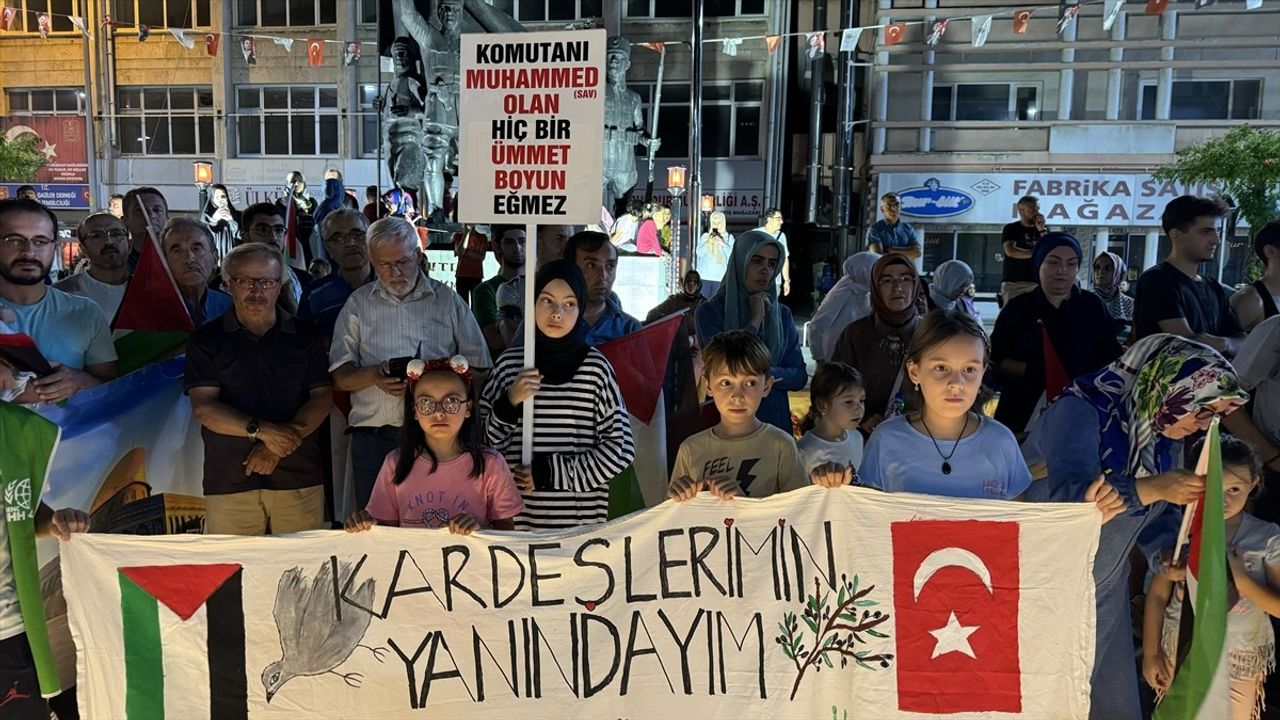 Burdur'da İsmail Heniyye'ye Suikast Protestosu