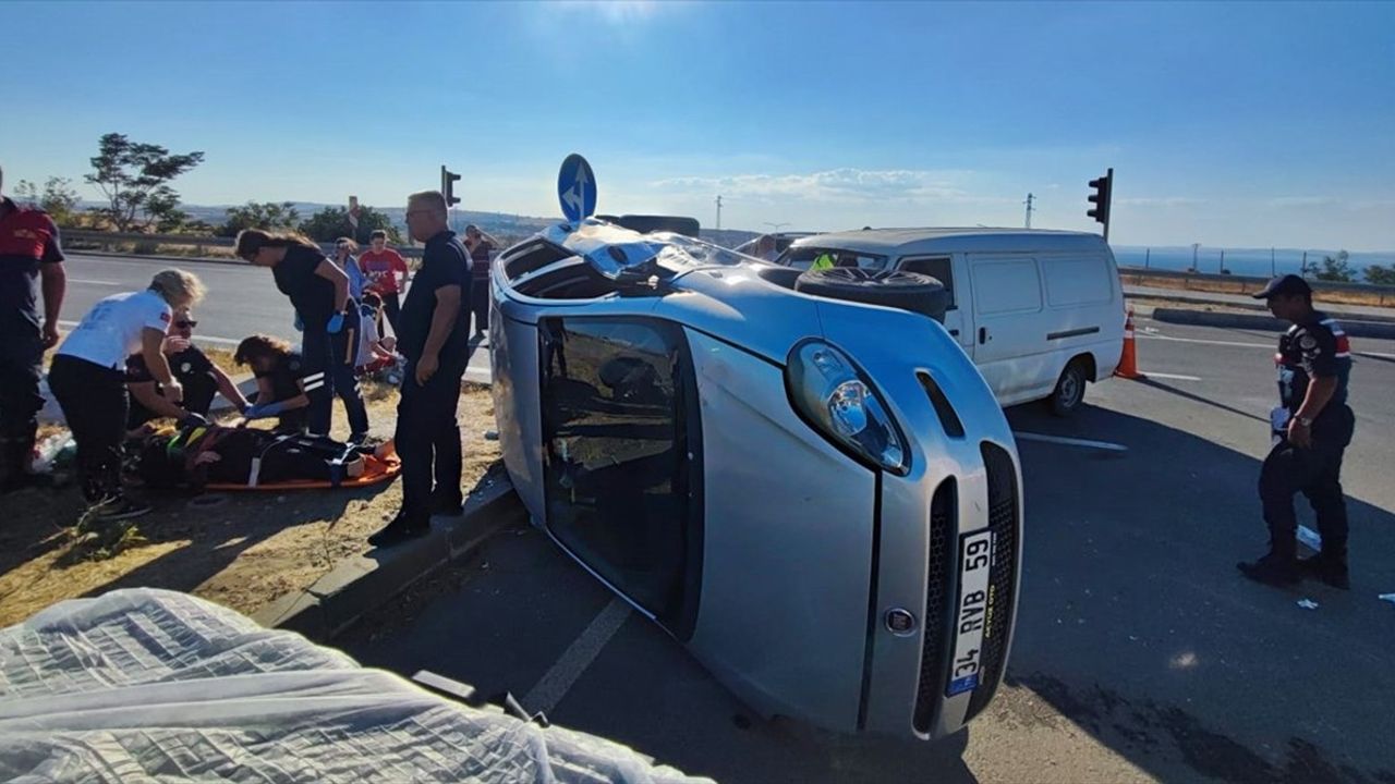 Çanakkale'de Minibüs ve Otomobil Çarpıştı: 7 Yaralı