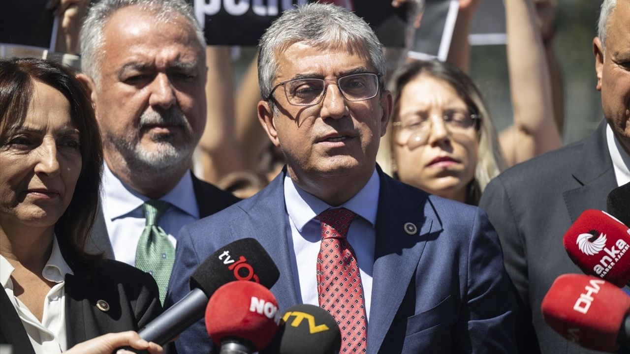 CHP, AYM'ye Sahipsiz Hayvanlar İçin İptal Başvurusu Yaptı